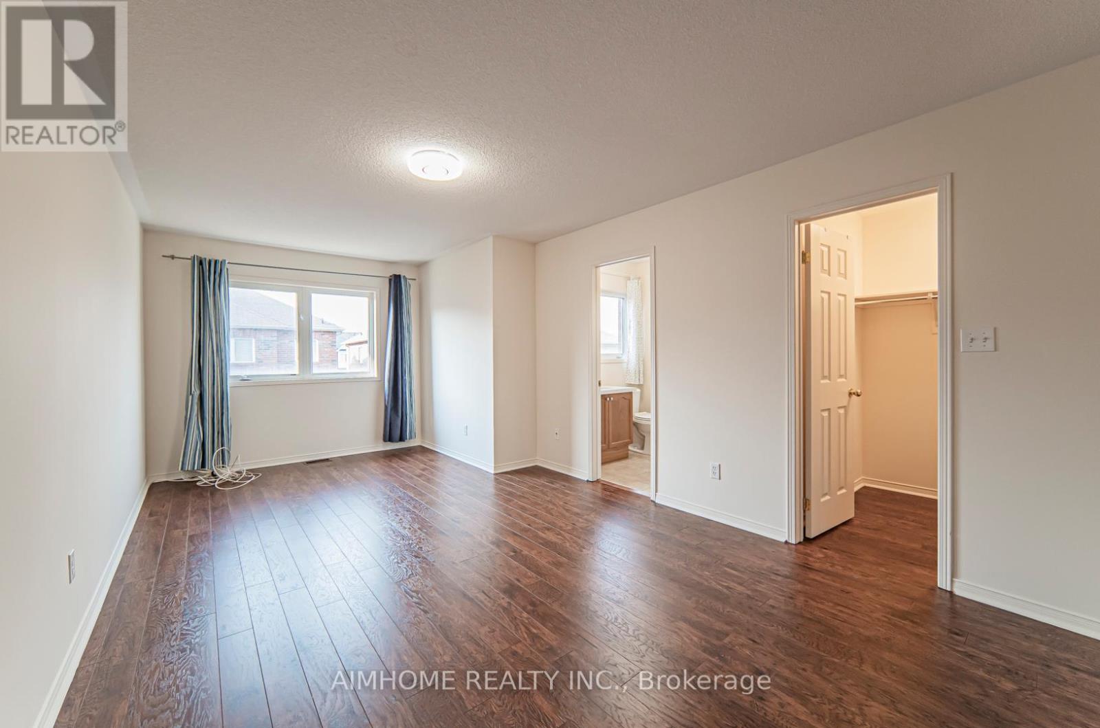 688 Courtney Valley Road, Mississauga, Ontario  L5V 0C3 - Photo 3 - W13628376