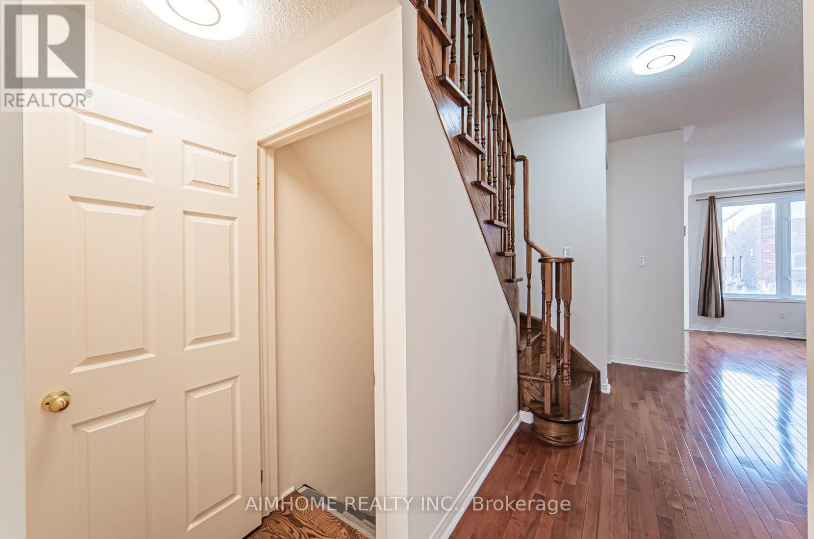 688 Courtney Valley Road, Mississauga, Ontario  L5V 0C3 - Photo 5 - W13628376