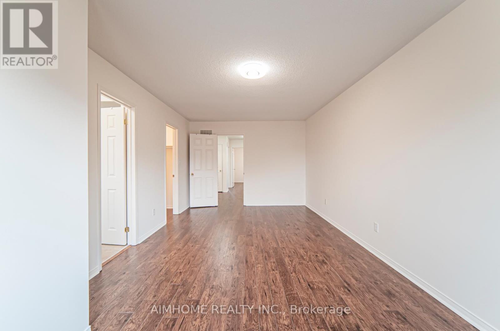 688 Courtney Valley Road, Mississauga, Ontario  L5V 0C3 - Photo 6 - W13628376