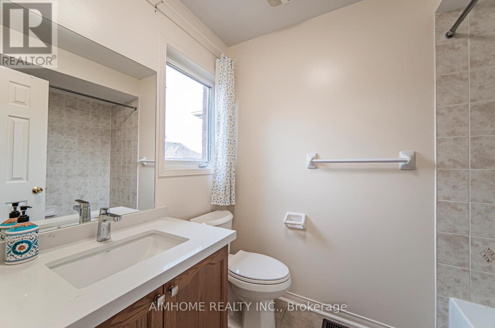 688 Courtney Valley Road, Mississauga, Ontario  L5V 0C3 - Photo 7 - W13628376