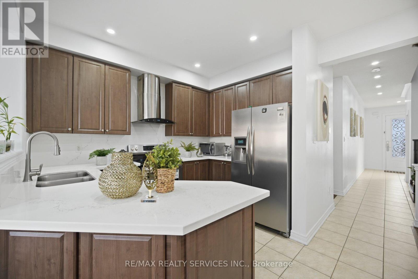18 Seedland Crescent, Brampton, Ontario  L6R 0Z5 - Photo 7 - W13628406