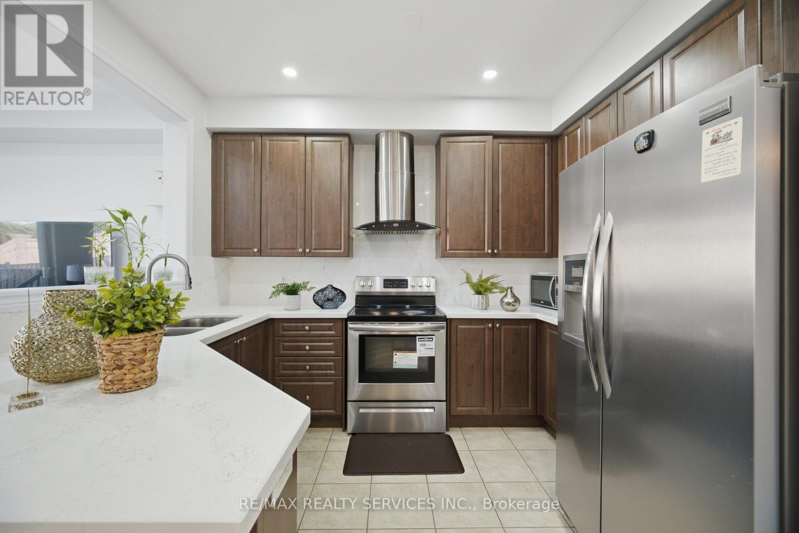 18 Seedland Crescent, Brampton, Ontario  L6R 0Z5 - Photo 8 - W13628406
