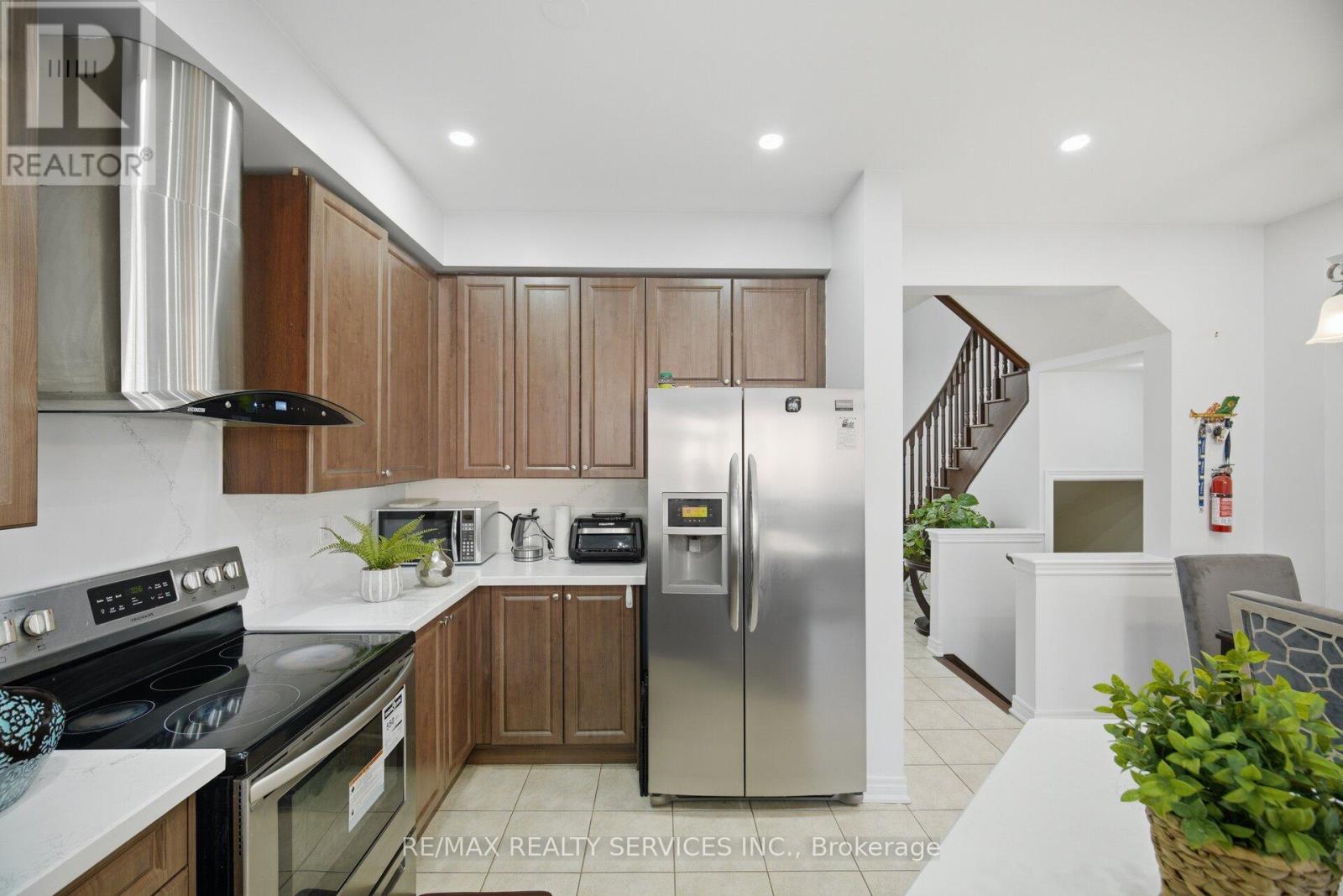 18 Seedland Crescent, Brampton, Ontario  L6R 0Z5 - Photo 9 - W13628406