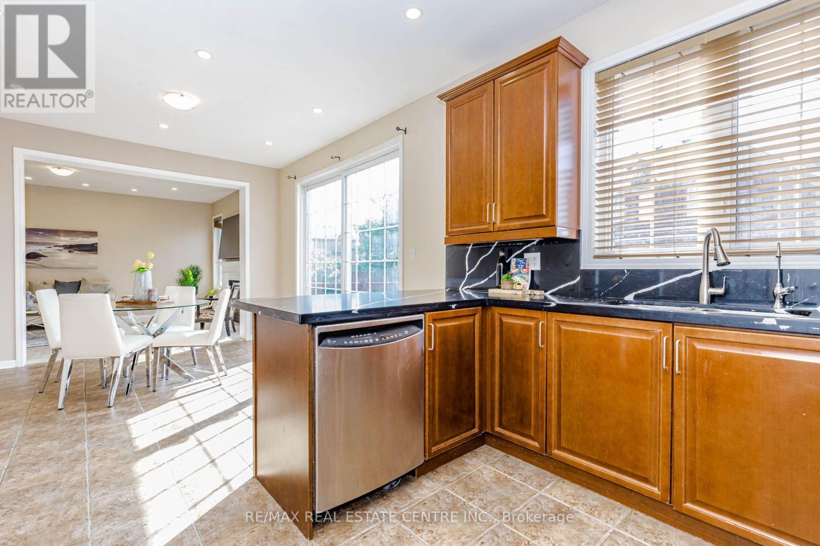 14 Alboreto Way, Brampton, Ontario  L6X 0N5 - Photo 13 - W13628436