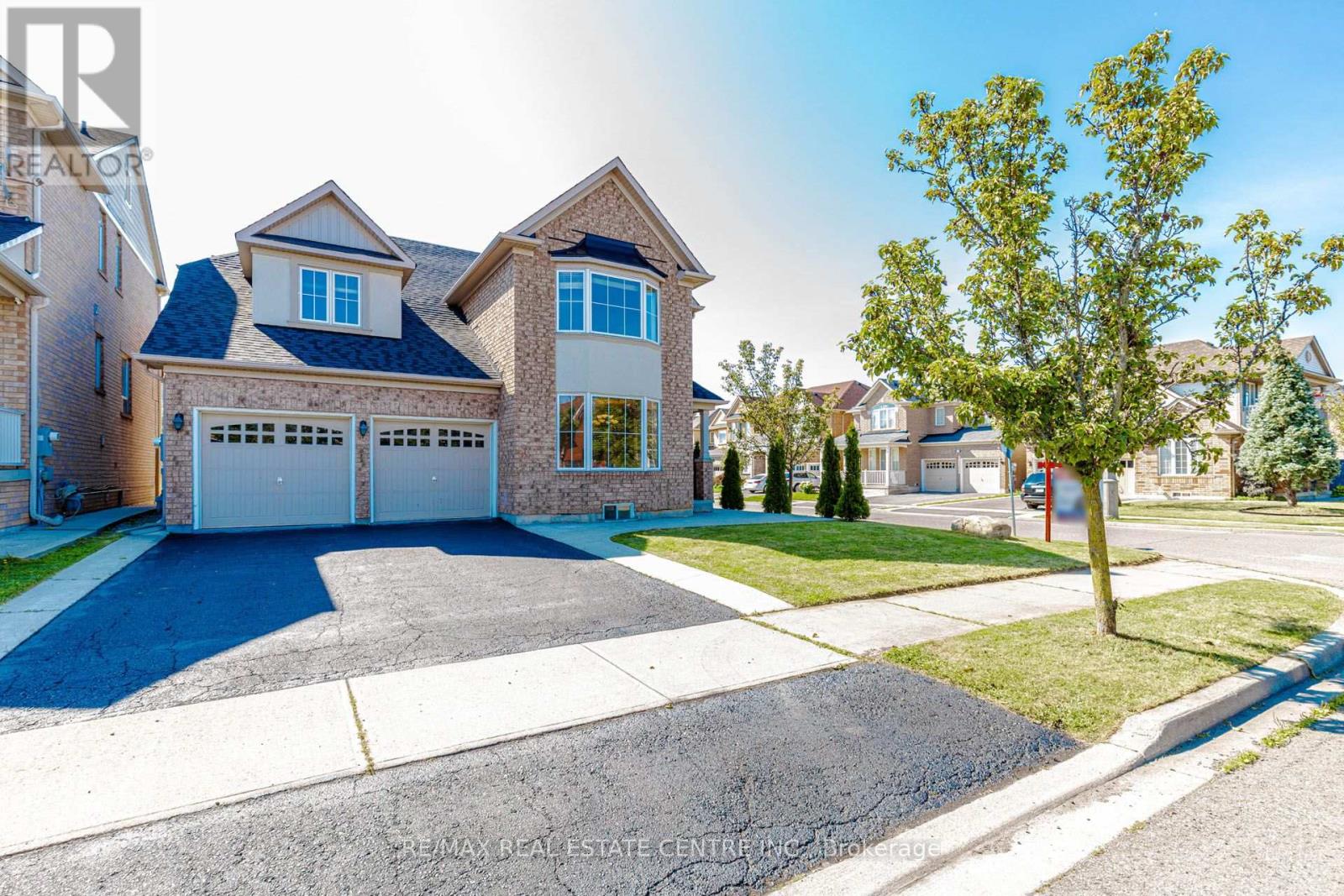 14 Alboreto Way, Brampton, Ontario  L6X 0N5 - Photo 2 - W13628436
