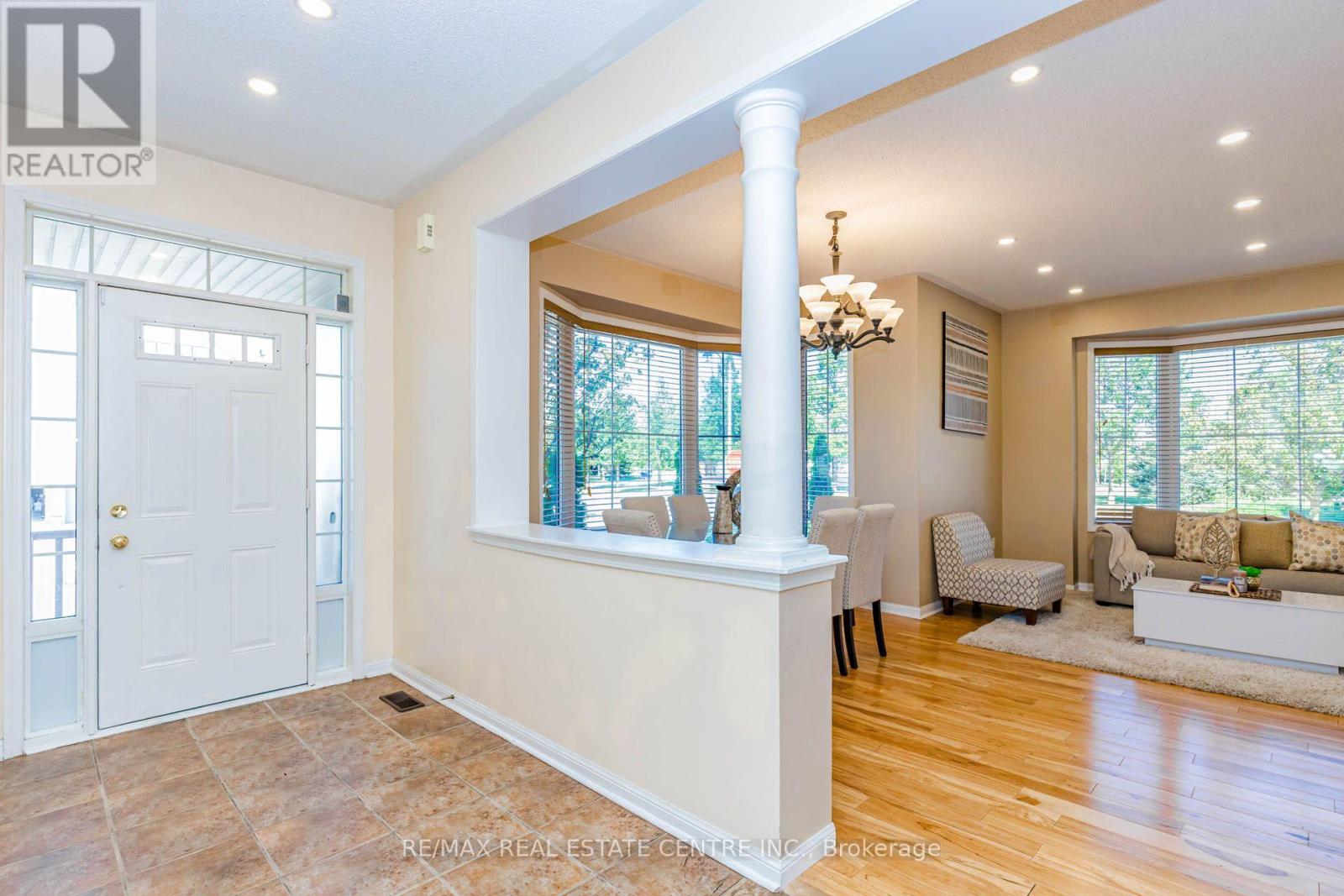 14 Alboreto Way, Brampton, Ontario  L6X 0N5 - Photo 5 - W13628436