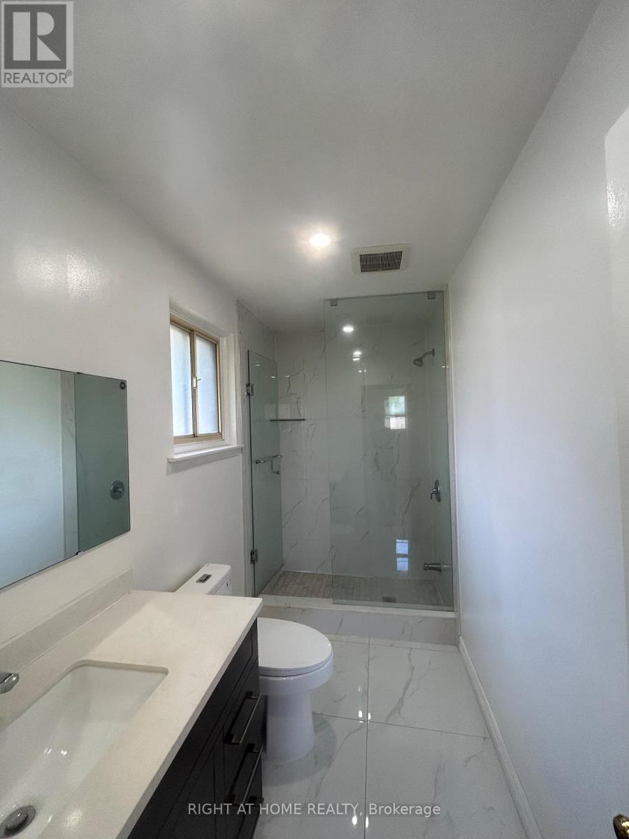 1010 Bloor Street, Mississauga, Ontario  L4Y 2N2 - Photo 8 - W13246236