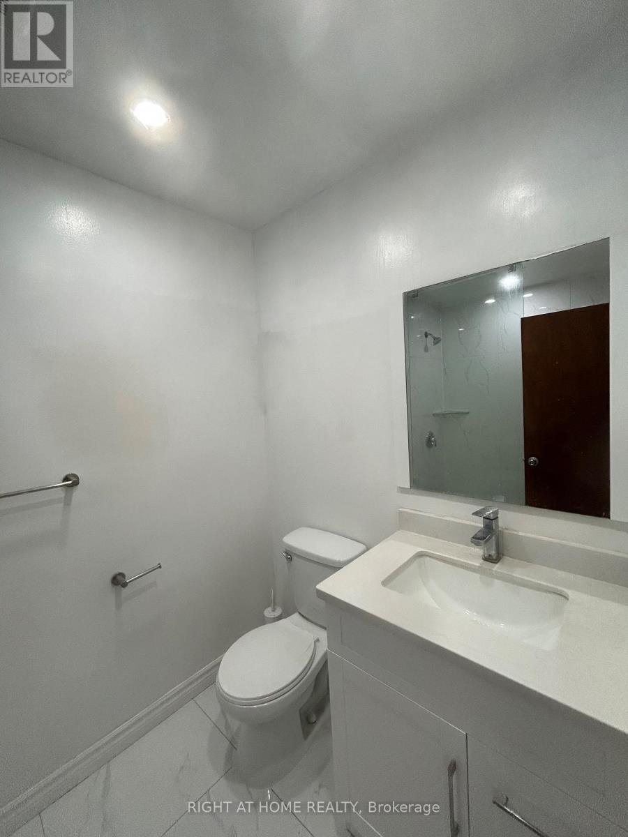 1010 Bloor Street, Mississauga, Ontario  L4Y 2N2 - Photo 7 - W13246236