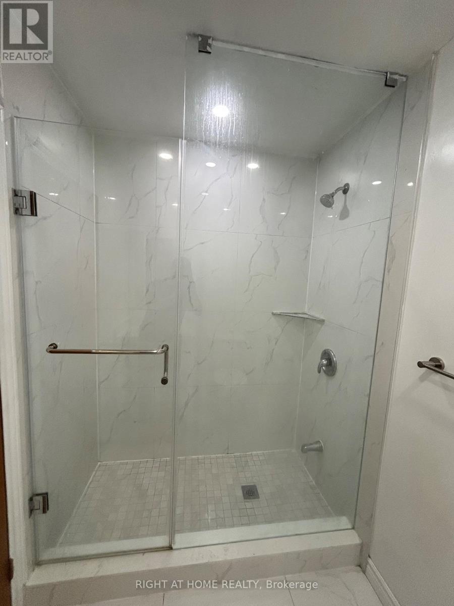 1010 Bloor Street, Mississauga, Ontario  L4Y 2N2 - Photo 9 - W13246236