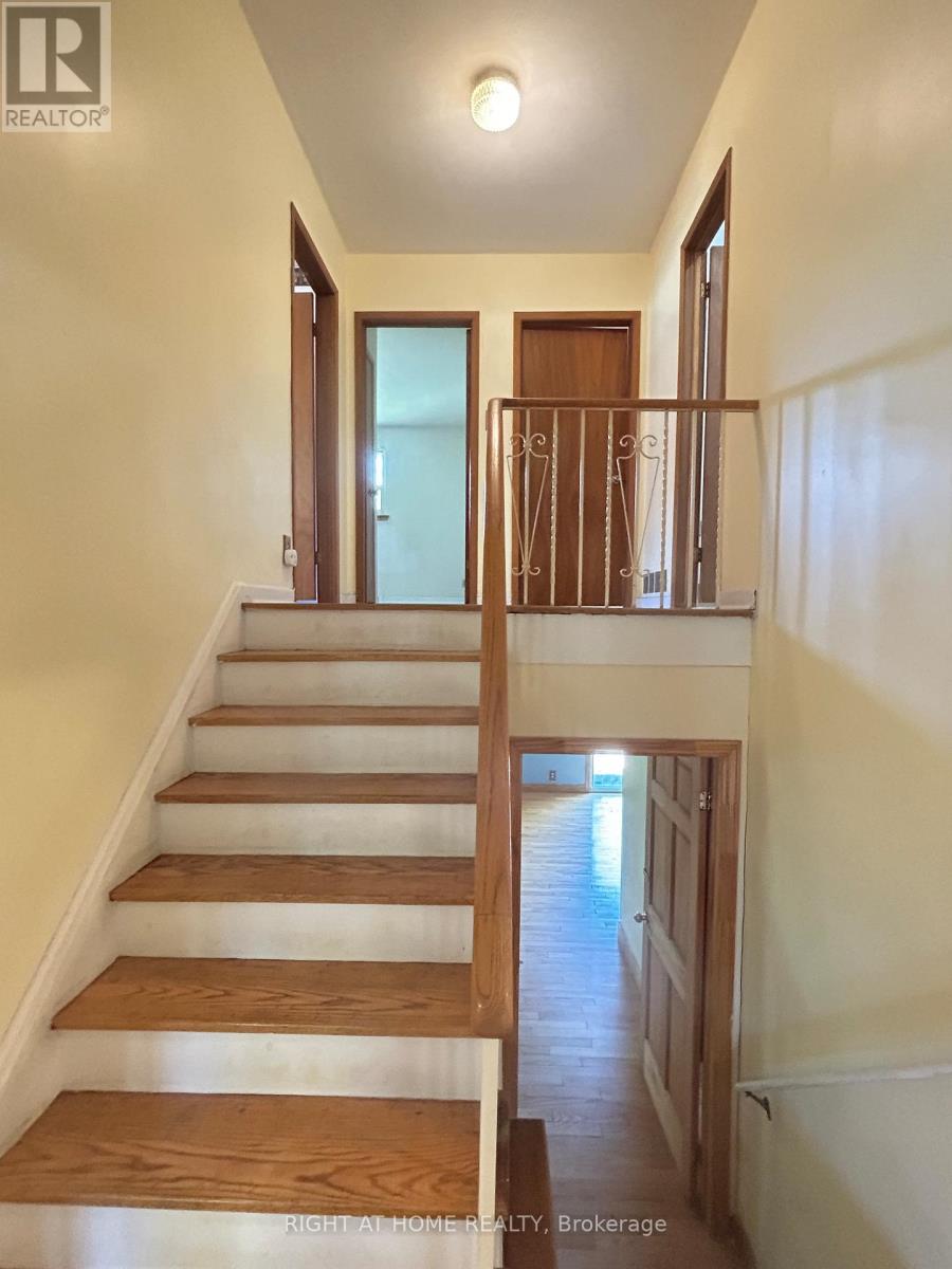 1010 Bloor Street, Mississauga, Ontario  L4Y 2N2 - Photo 4 - W13246236