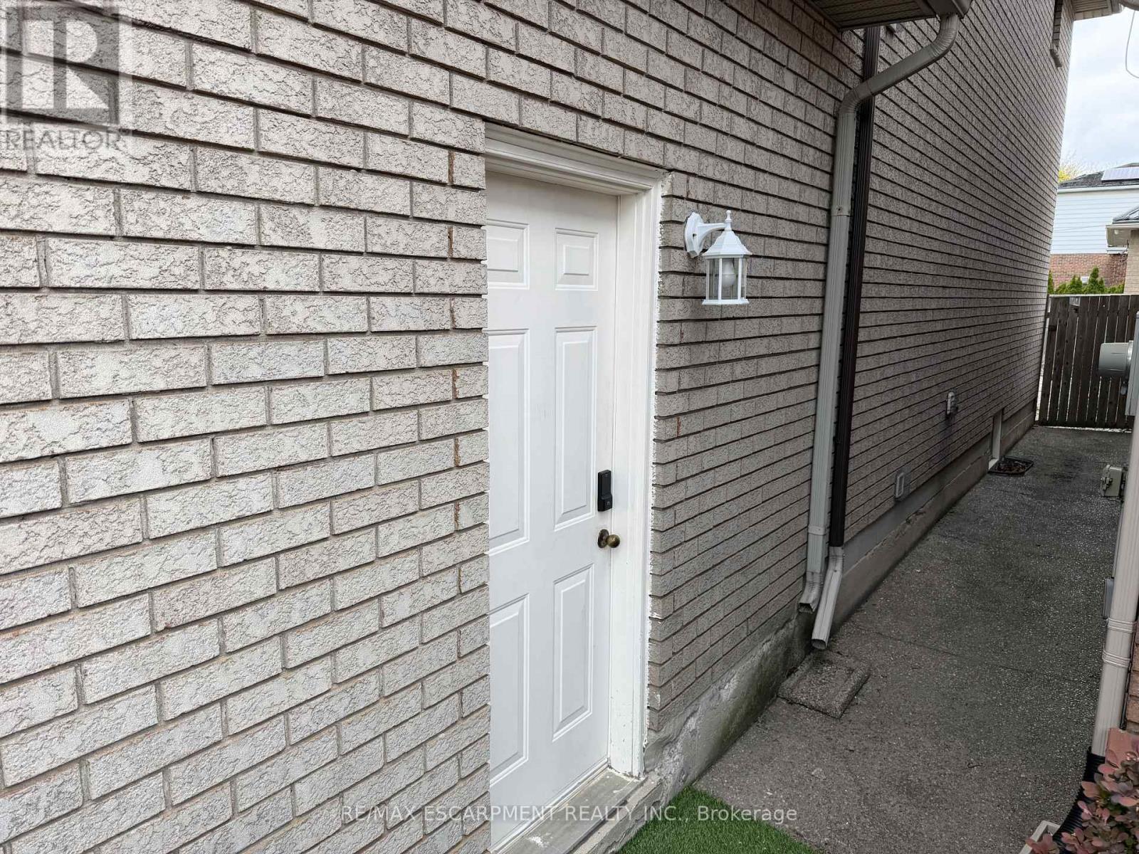 2 Pineridge Drive, Hamilton, Ontario  L9A 5K2 - Photo 14 - X13099102