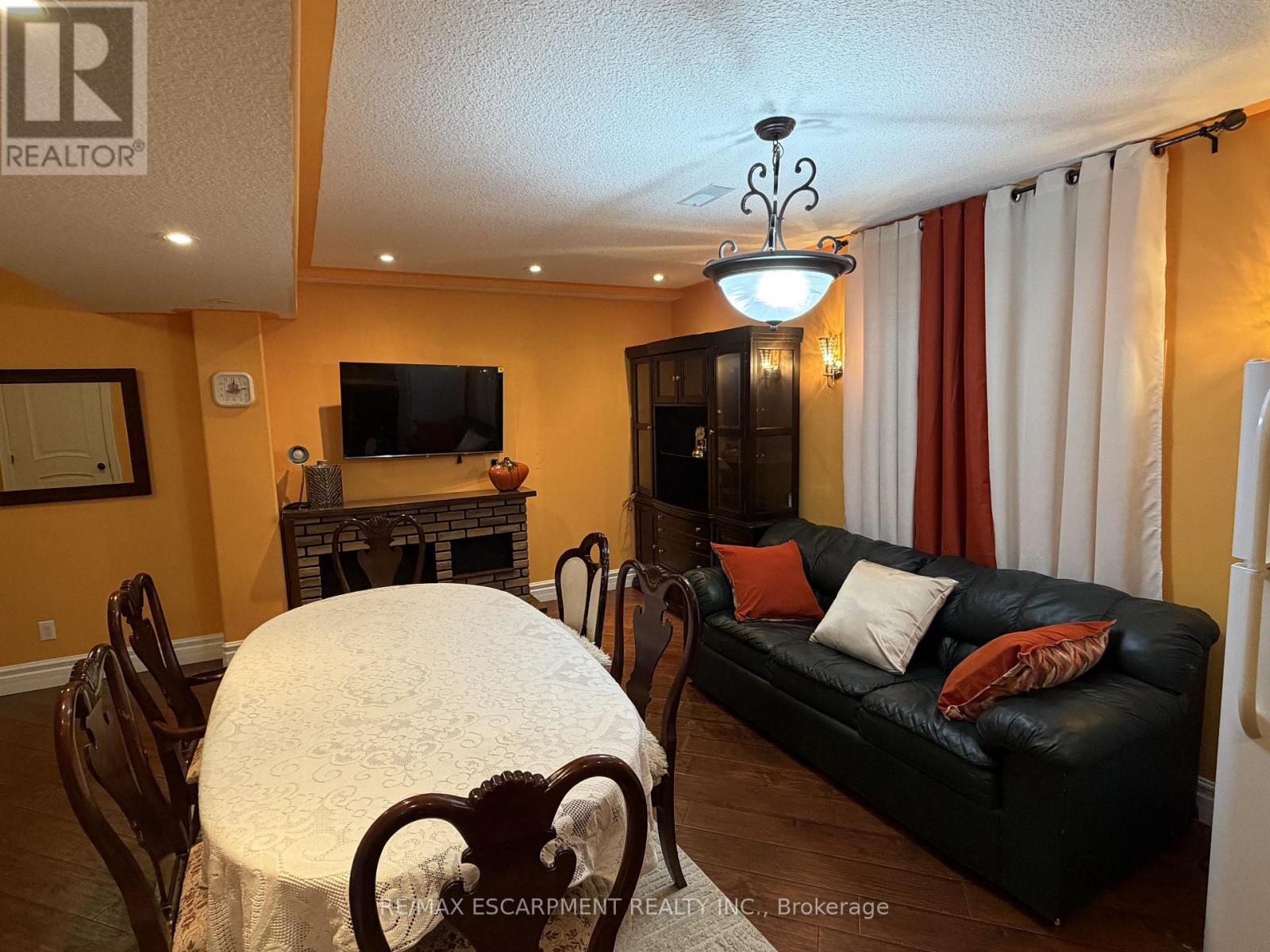 2 Pineridge Drive, Hamilton, Ontario  L9A 5K2 - Photo 5 - X13099102