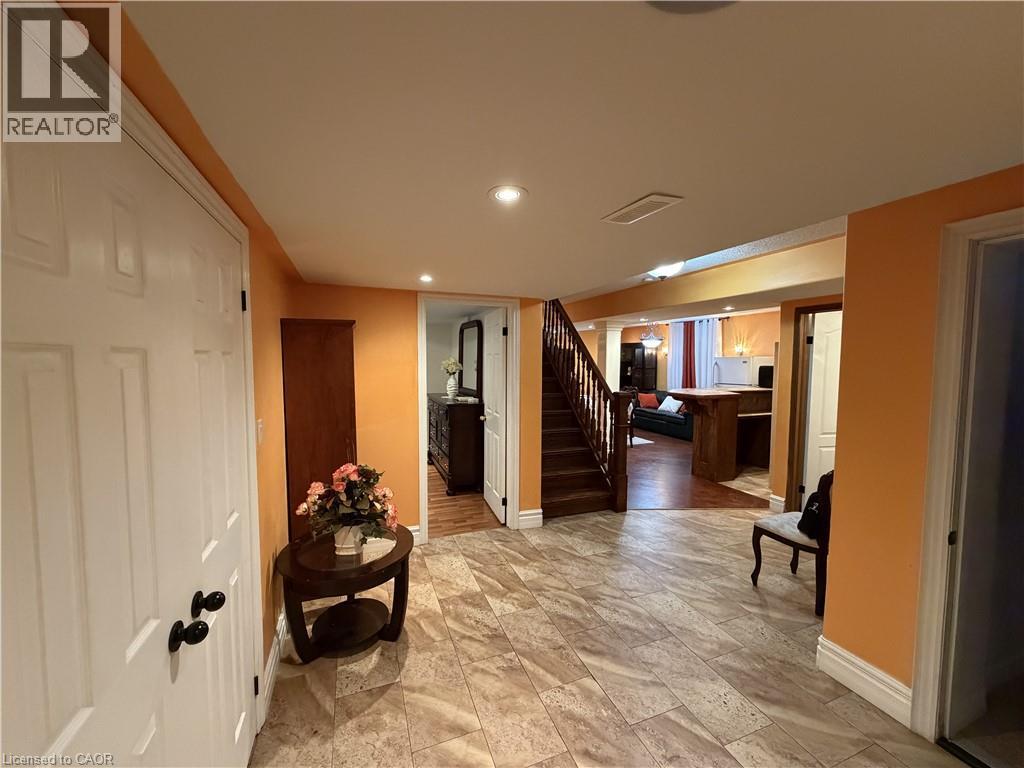 2 Pineridge Drive, Hamilton, Ontario  L9A 5K2 - Photo 2 - 40828285