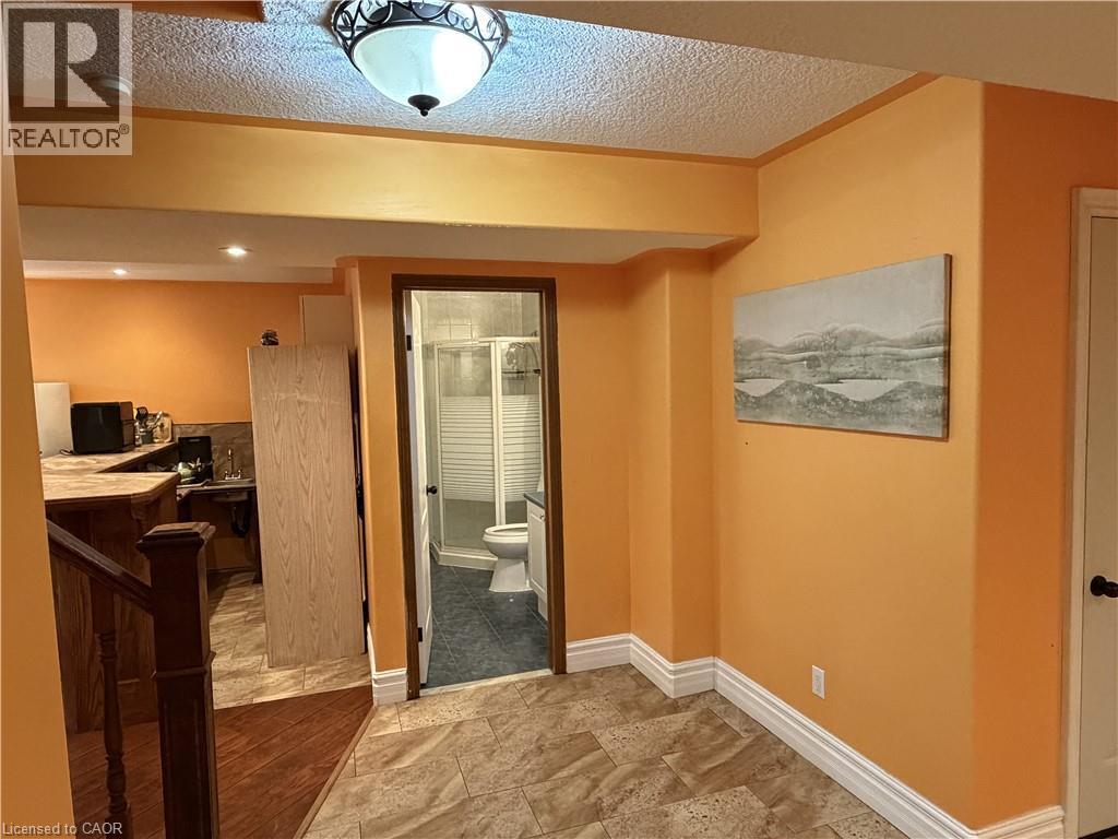 2 Pineridge Drive, Hamilton, Ontario  L9A 5K2 - Photo 8 - 40828285