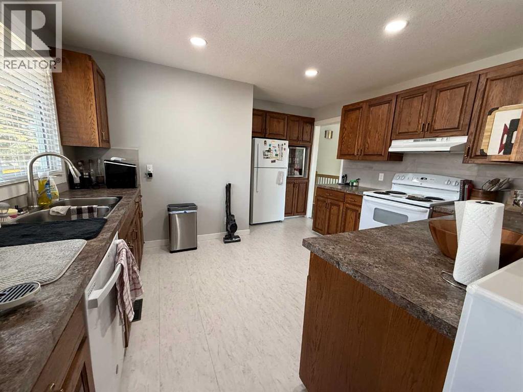 73 Mcgill Boulevard W, Lethbridge, Alberta  T1K 3V7 - Photo 11 - A2306770