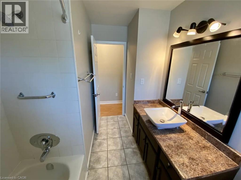92 Leaside Drive, Welland, Ontario  L3C 6B2 - Photo 9 - 40850345