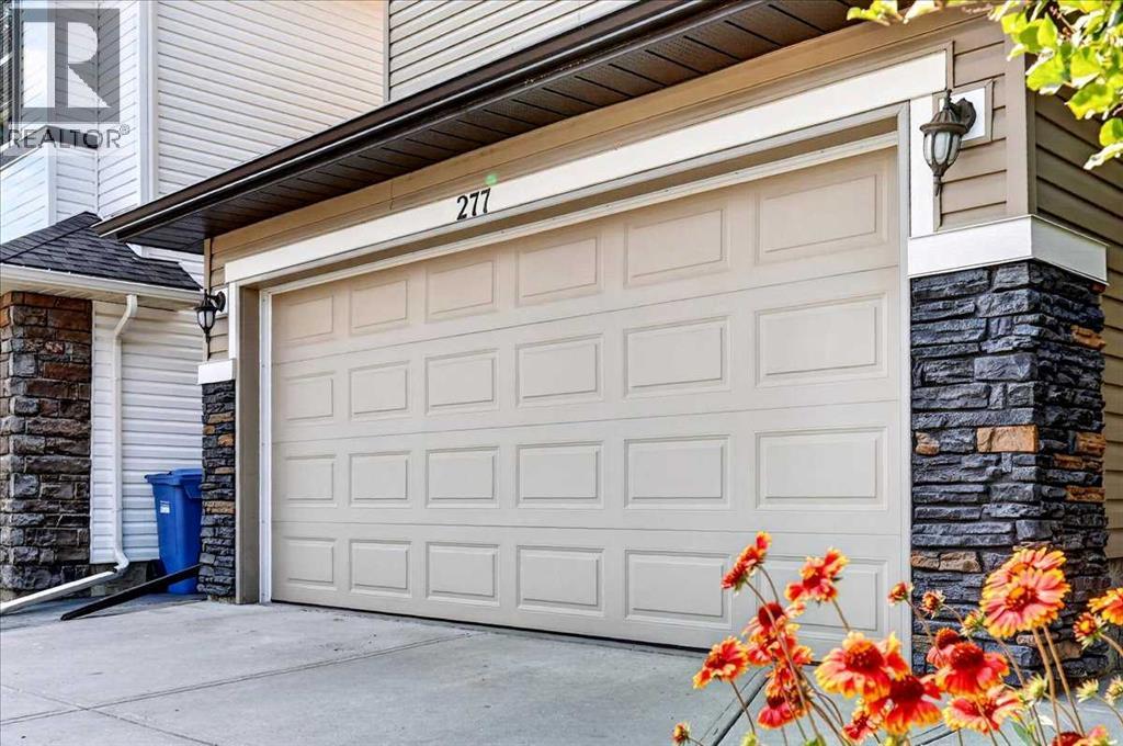 277 Evermeadow Avenue SW, Calgary, Alberta  T2Y 0C5 - Photo 3 - A2334031