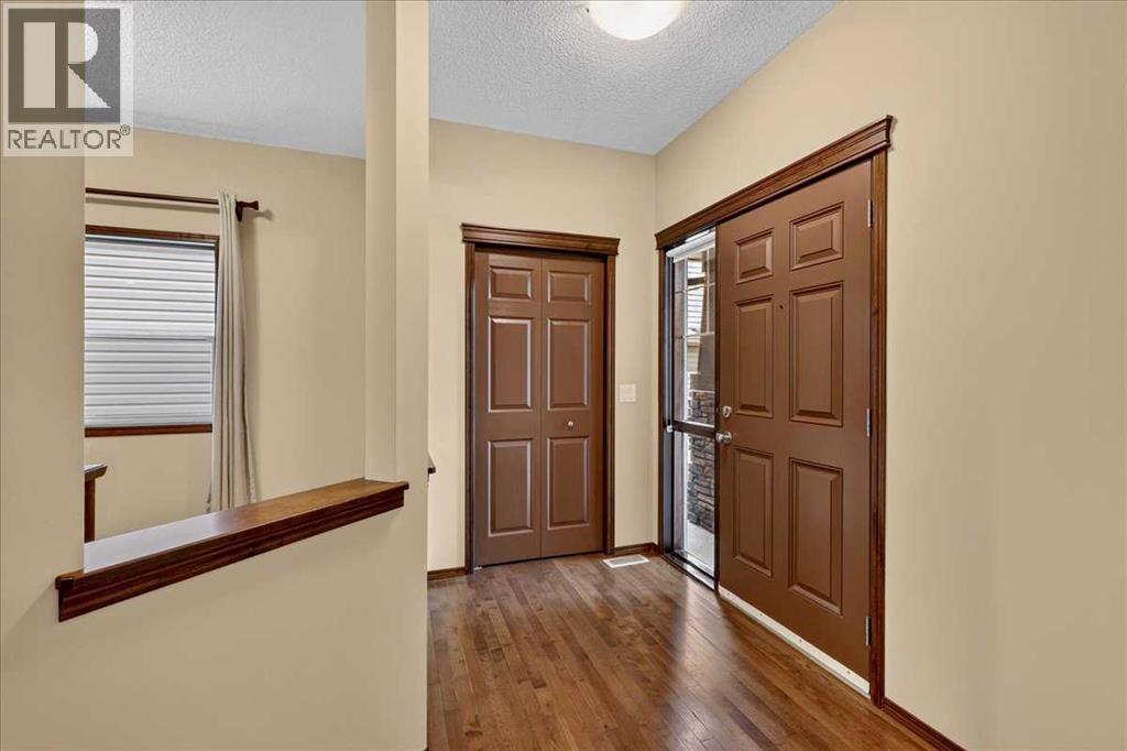 277 Evermeadow Avenue SW, Calgary, Alberta  T2Y 0C5 - Photo 5 - A2334031