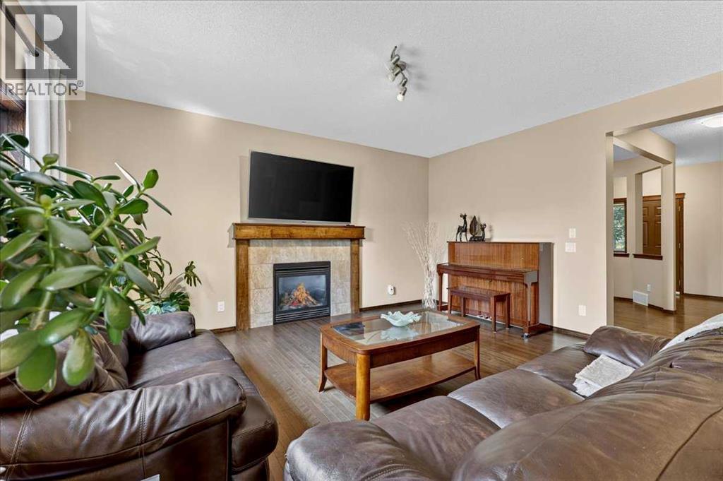 277 Evermeadow Avenue SW, Calgary, Alberta  T2Y 0C5 - Photo 12 - A2334031