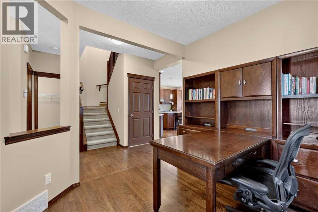 277 Evermeadow Avenue SW, Calgary, Alberta  T2Y 0C5 - Photo 9 - A2334031