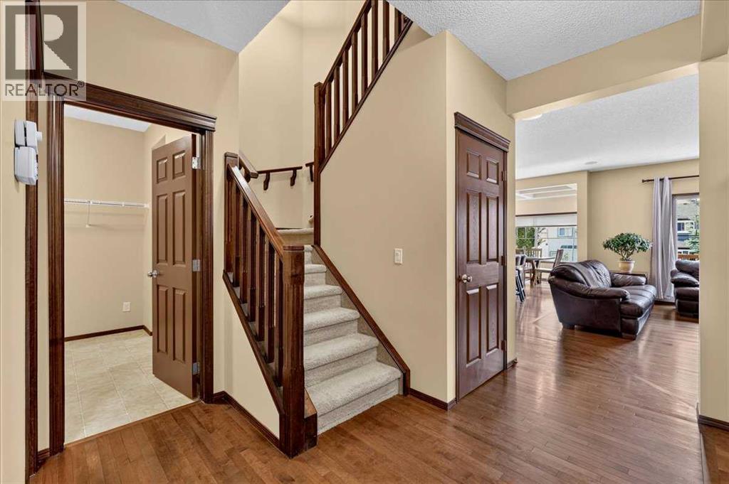 277 Evermeadow Avenue SW, Calgary, Alberta  T2Y 0C5 - Photo 10 - A2334031