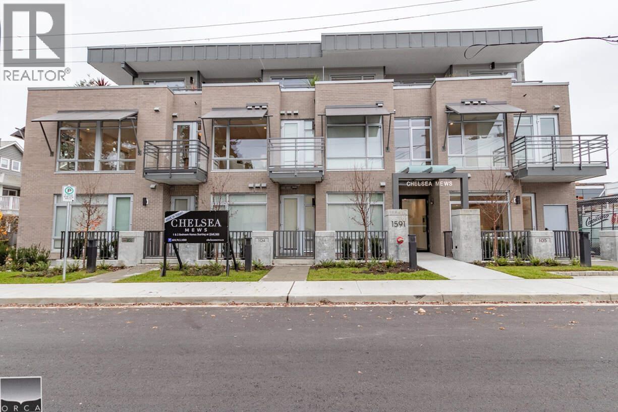 102 1591 BOWSER AVENUE, North Vancouver, British Columbia