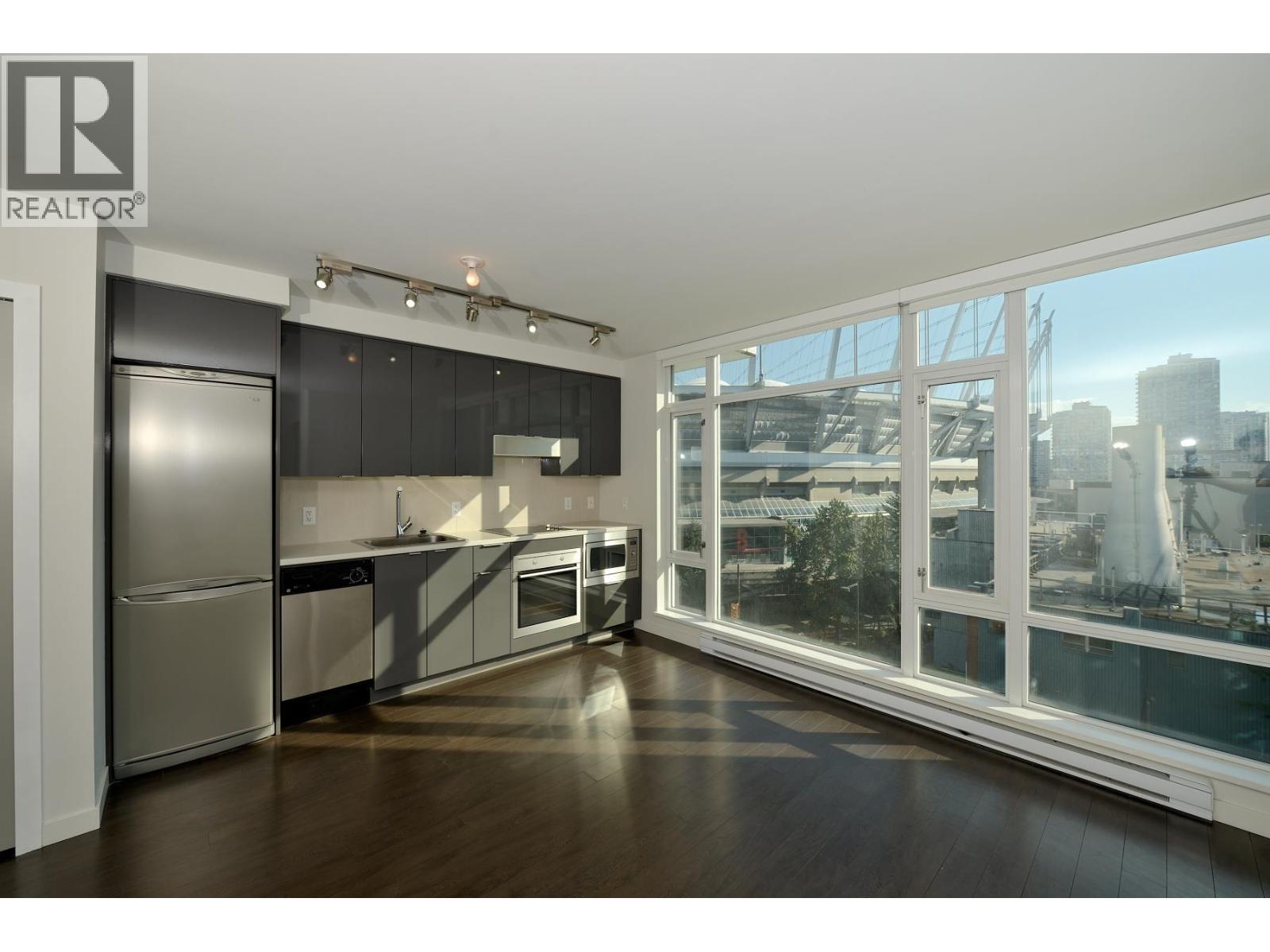 705 161 W GEORGIA STREET, Vancouver, British Columbia