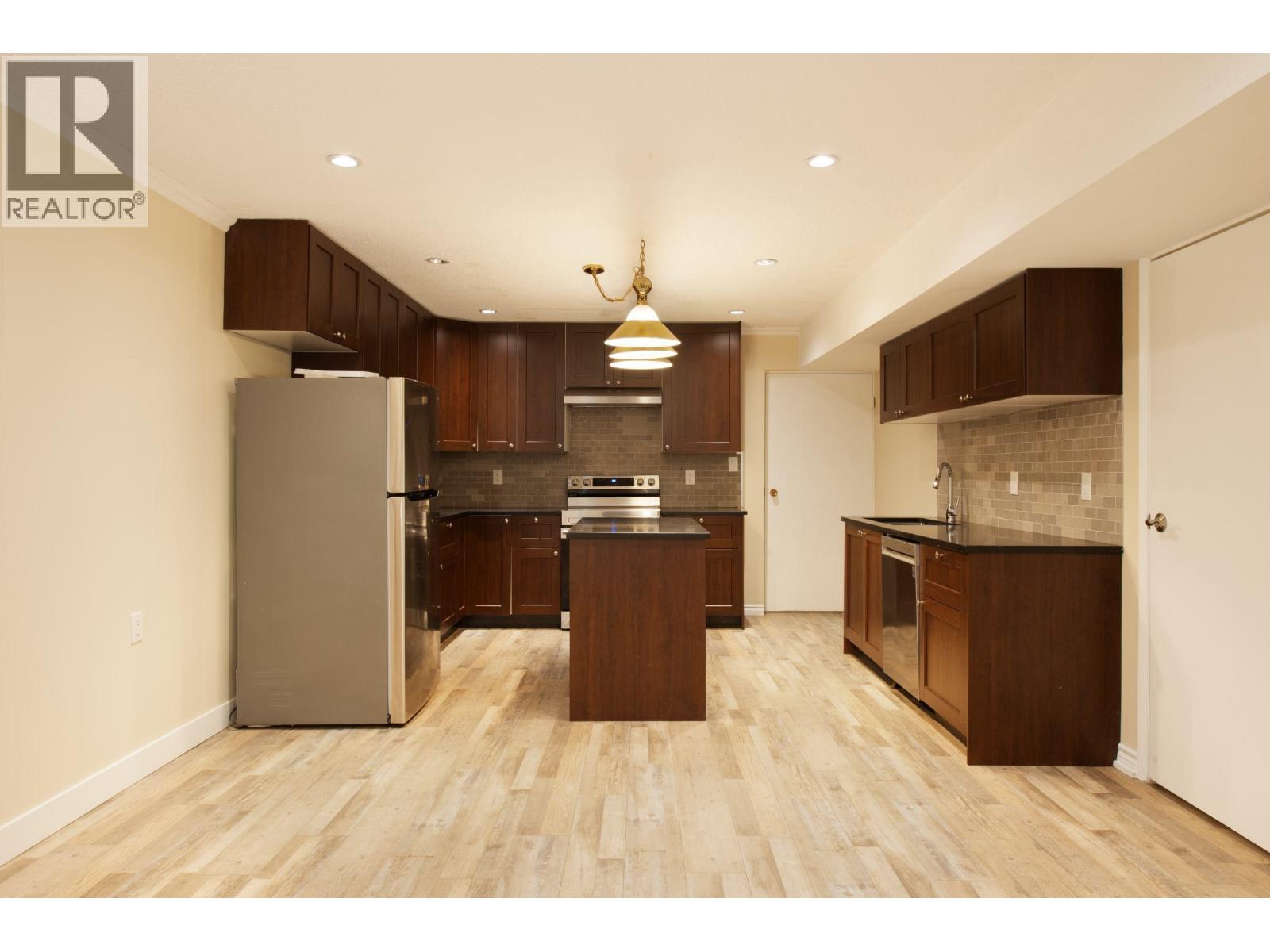 GROUND 4437 ATLEE AVENUE, Burnaby, British Columbia