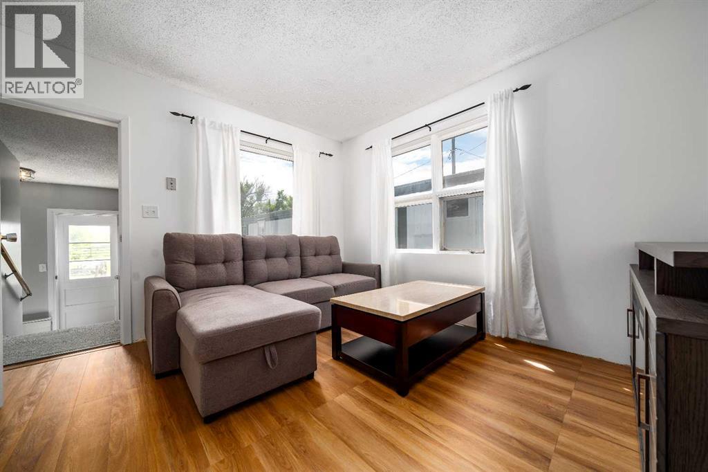 1043, 6 Ave, Empress, Alberta  T0J 1E0 - Photo 8 - A2323664