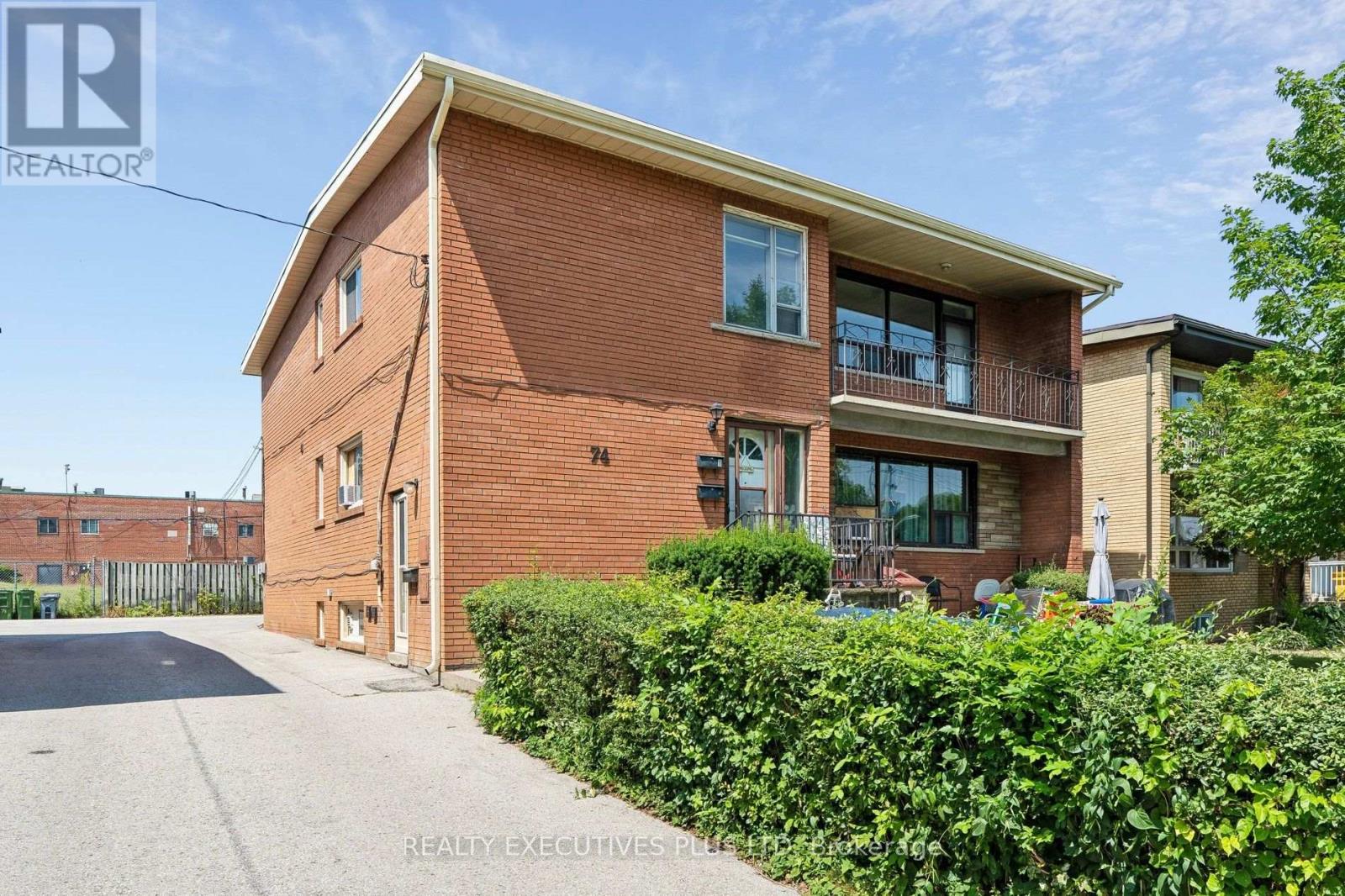 74 CALSTOCK DRIVE, Toronto, Ontario