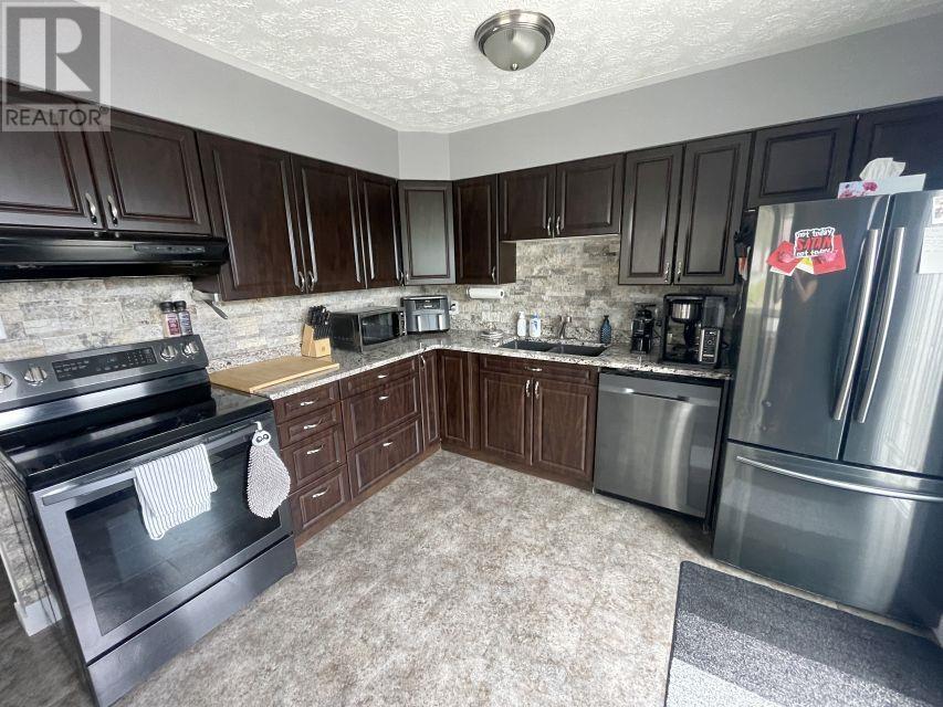 177 Axmith Ave, Elliot Lake, Ontario  P5A 1B9 - Photo 9 - SM262023