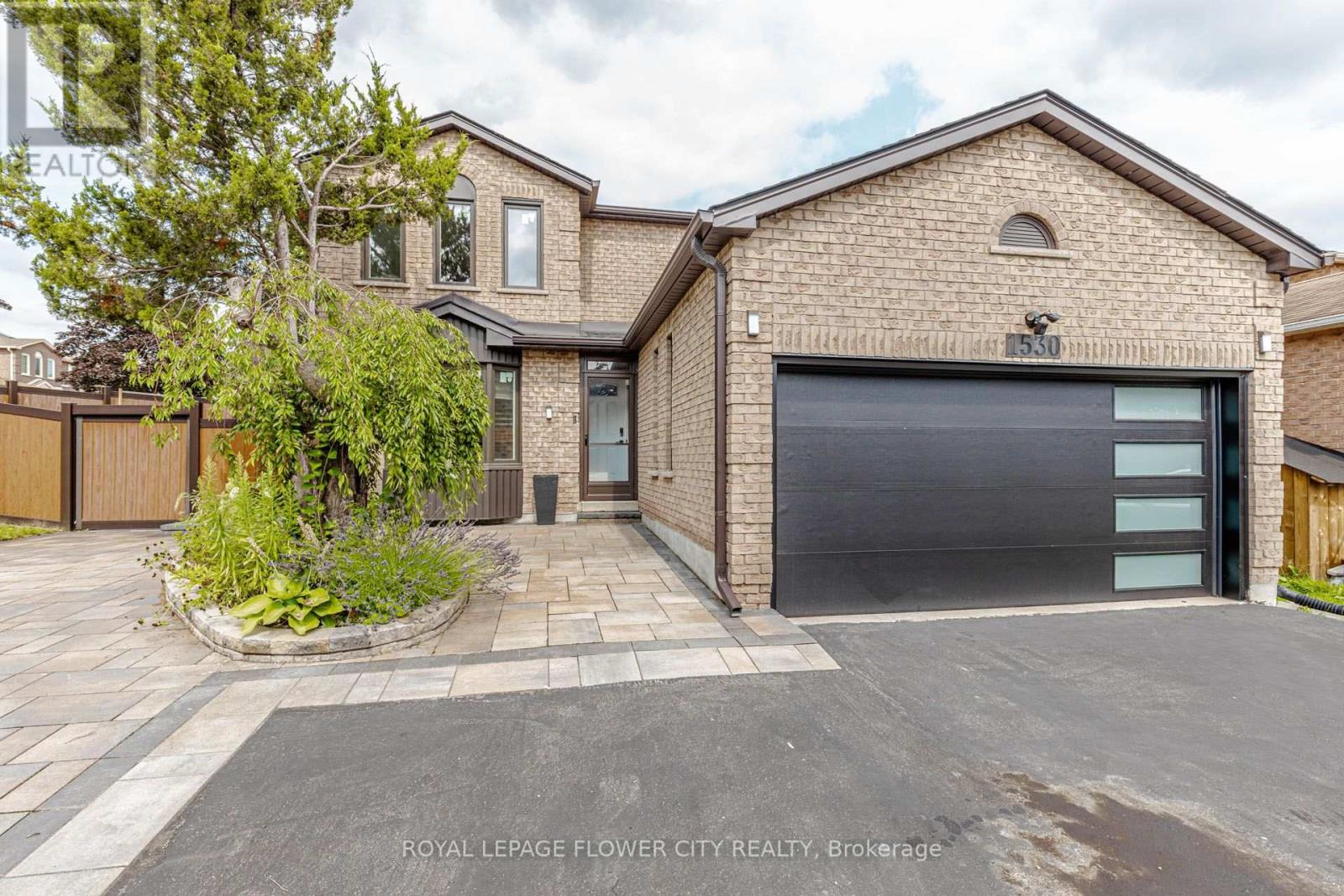 1530 Somergrove Crescent, Pickering, Ontario  L1X 2K7 - Photo 2 - E13623168
