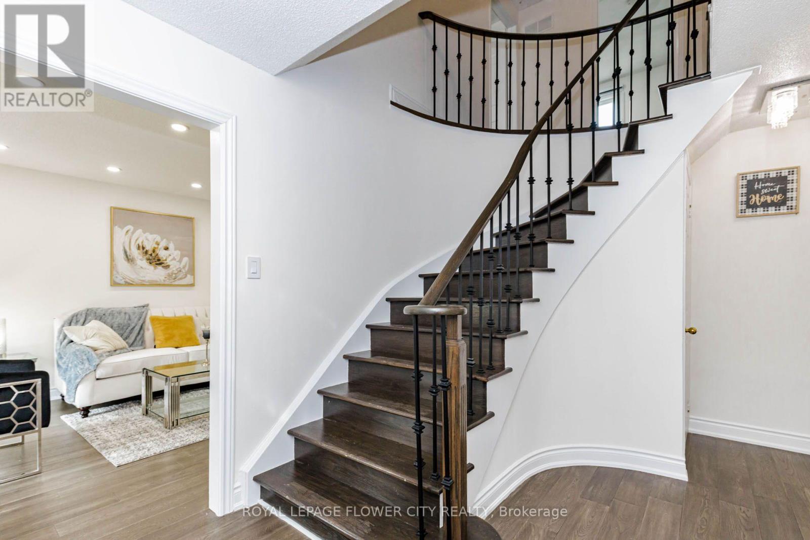 1530 Somergrove Crescent, Pickering, Ontario  L1X 2K7 - Photo 5 - E13623168