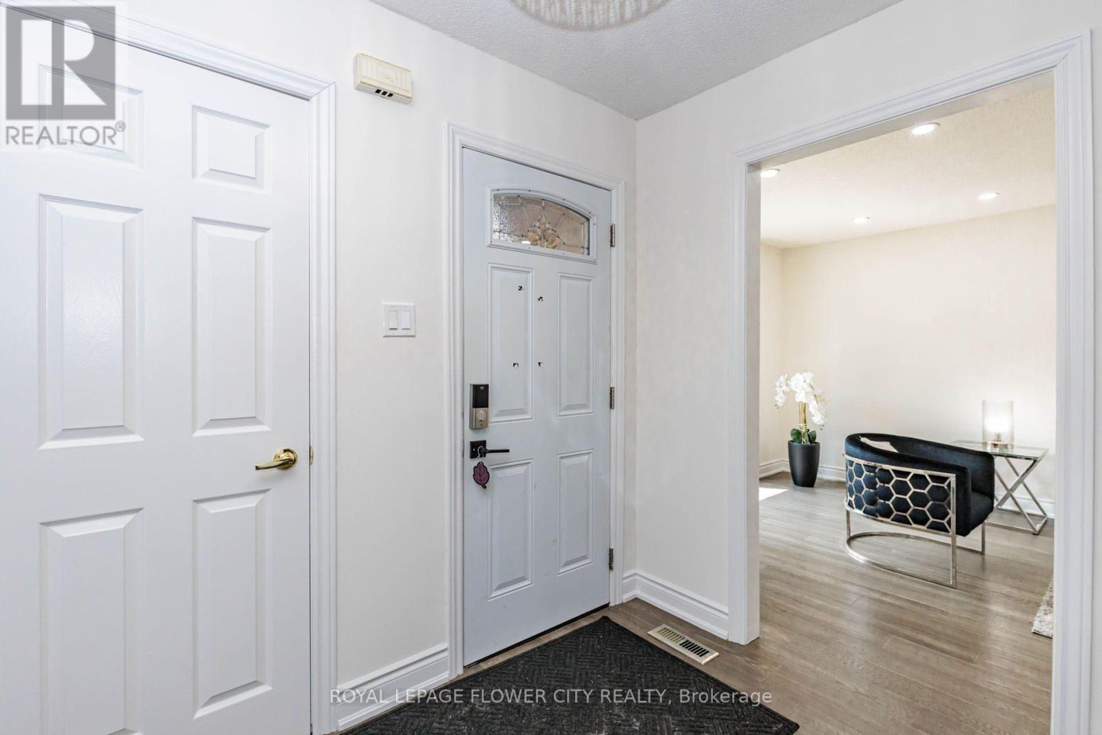 1530 Somergrove Crescent, Pickering, Ontario  L1X 2K7 - Photo 4 - E13623168
