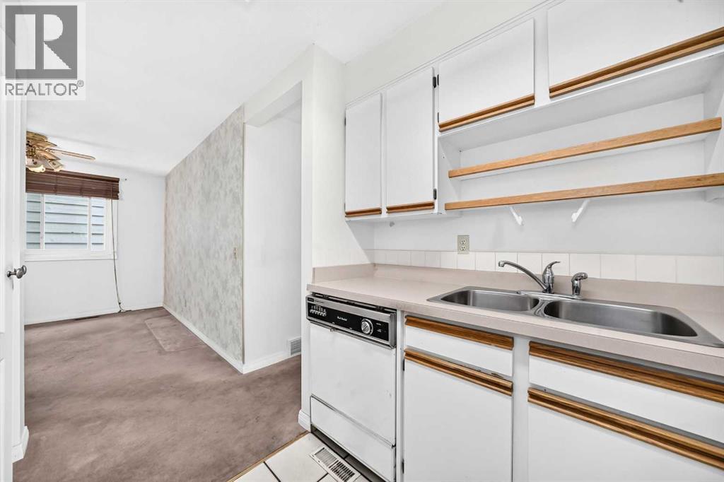 6437 Coach Hill Road SW, Calgary, Alberta  T3H 1B5 - Photo 6 - A2334043