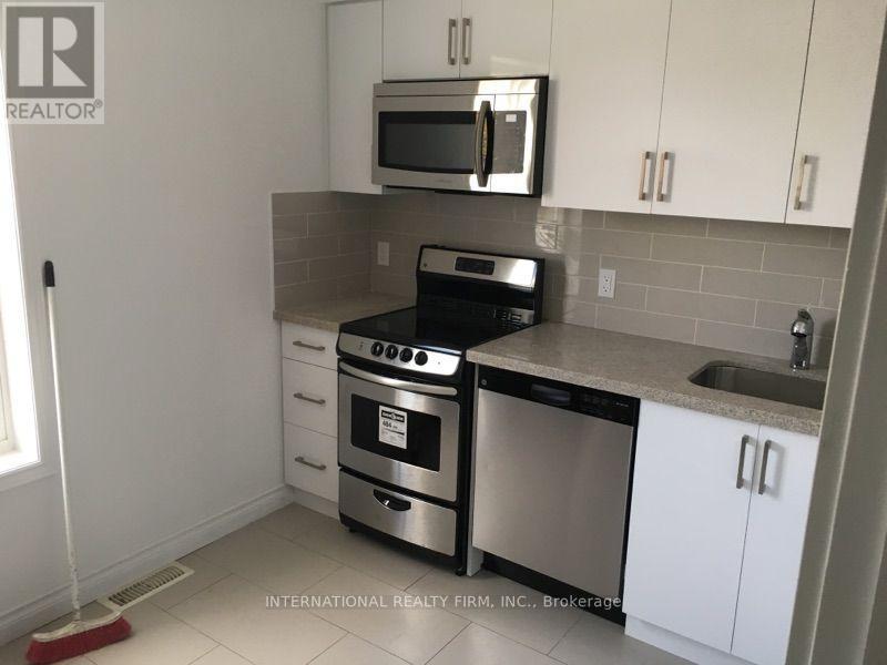 UNIT 2 - 161 MONTROSE AVENUE, Toronto, Ontario