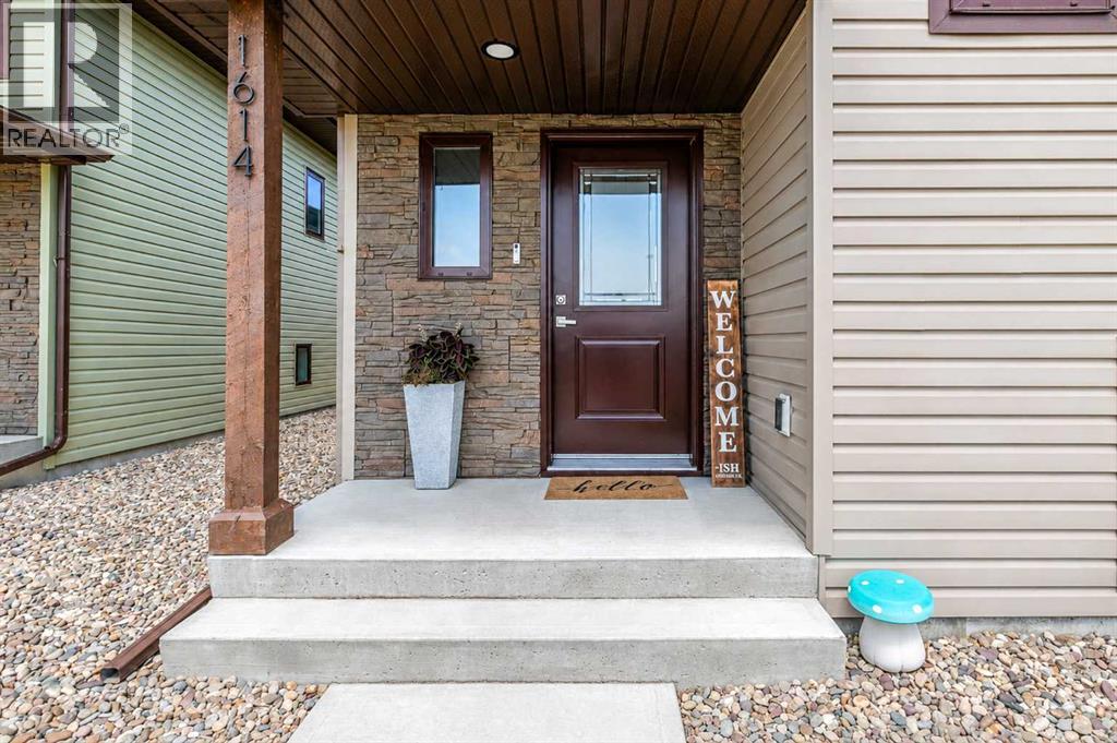 1614 2 Avenue E, Brooks, Alberta  T1R 1K3 - Photo 2 - A2332226