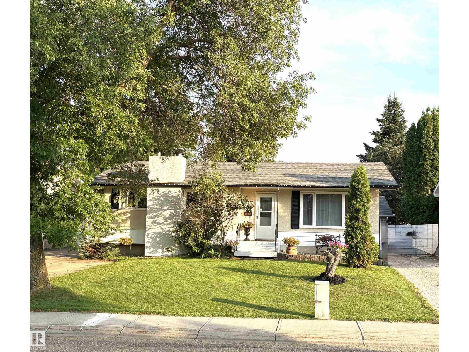 17 STARLING DR, Sherwood Park, Alberta