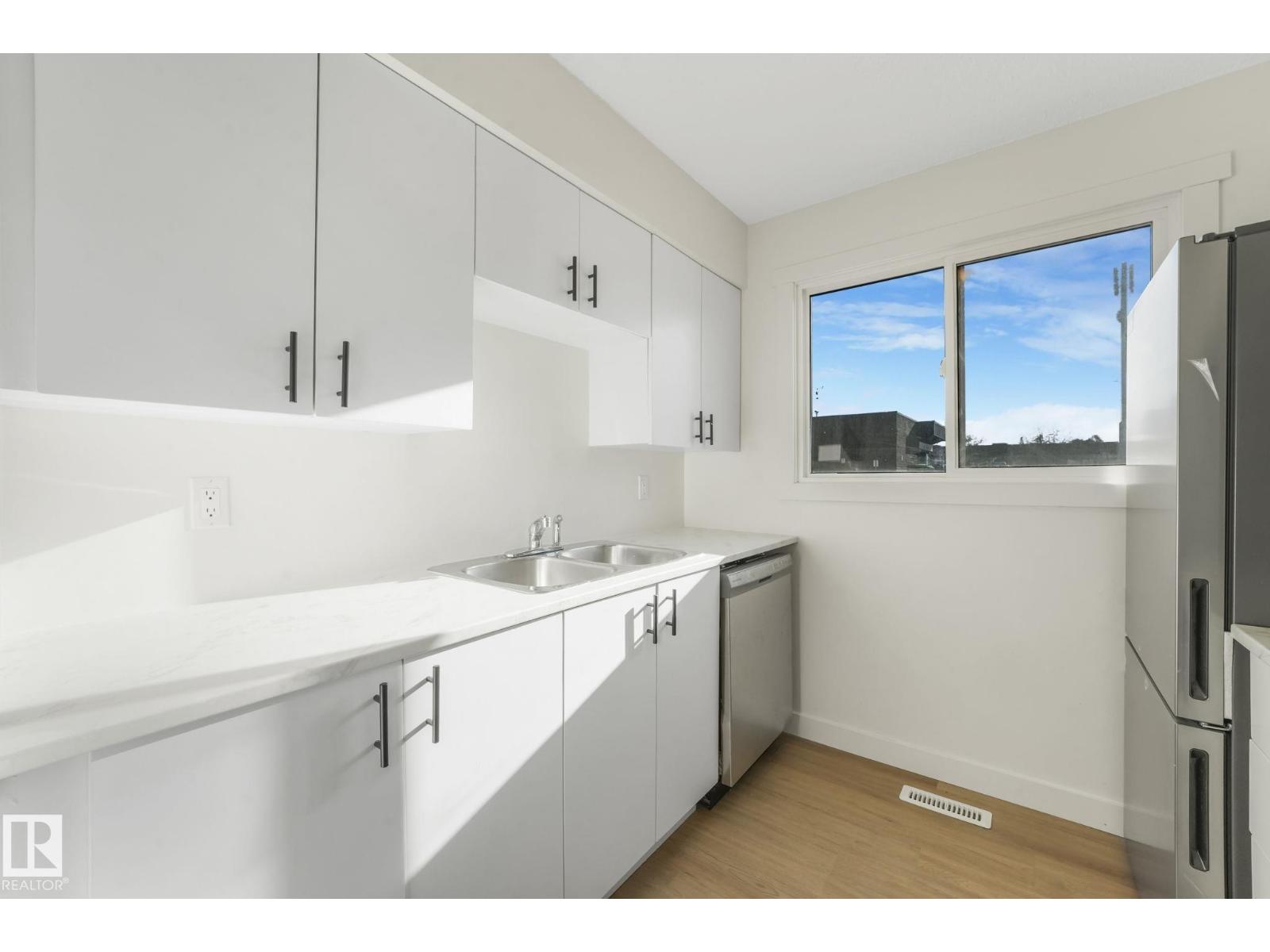 5833 Riverbend Rd NW, Edmonton, Alberta  T6H 5A8 - Photo 8 - E4501745