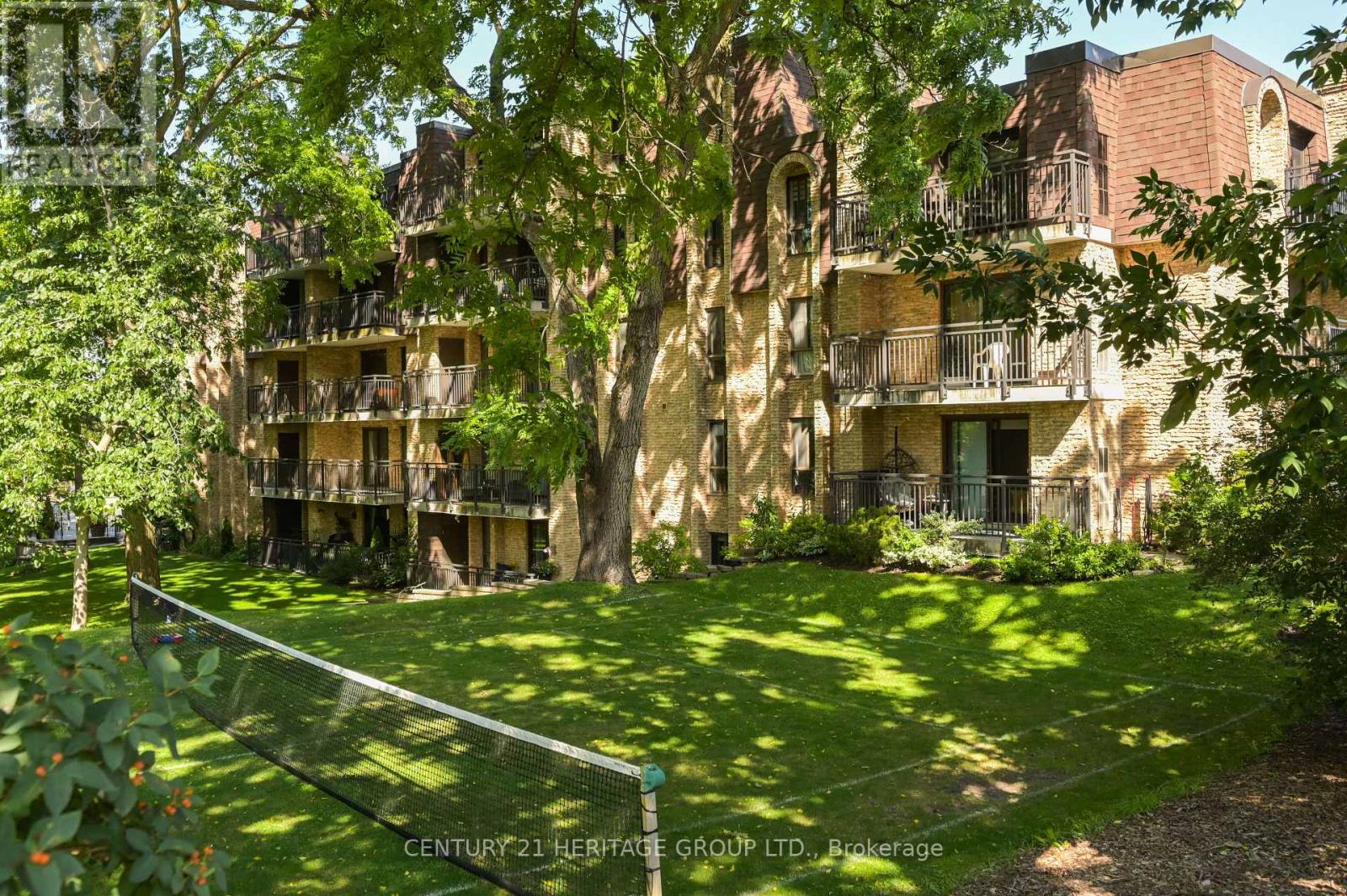 PH 1 - 15390 YONGE STREET, Aurora, Ontario