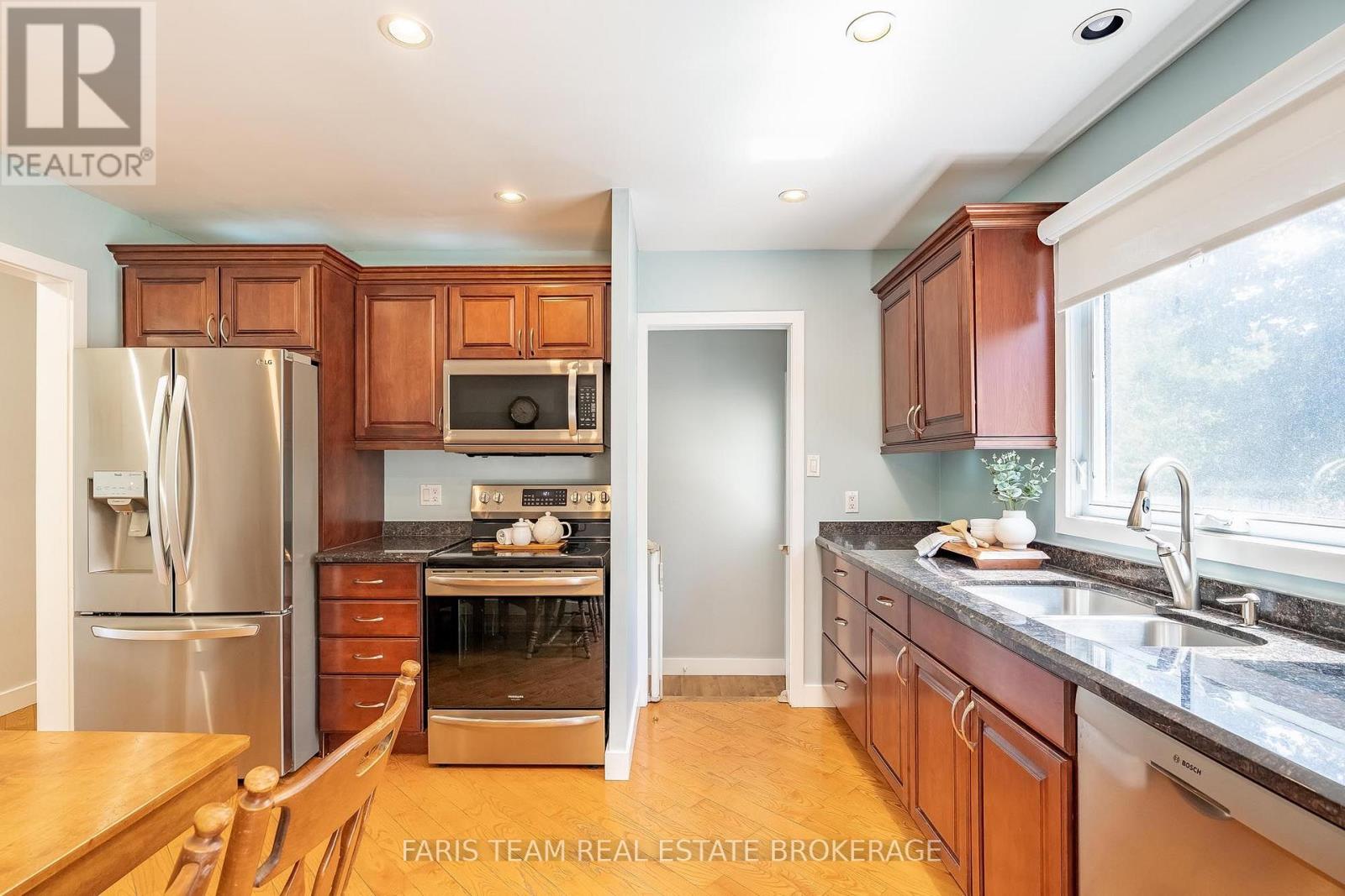 1041 Lebanon Drive, Innisfil, Ontario  L9S 2B7 - Photo 8 - N13628612