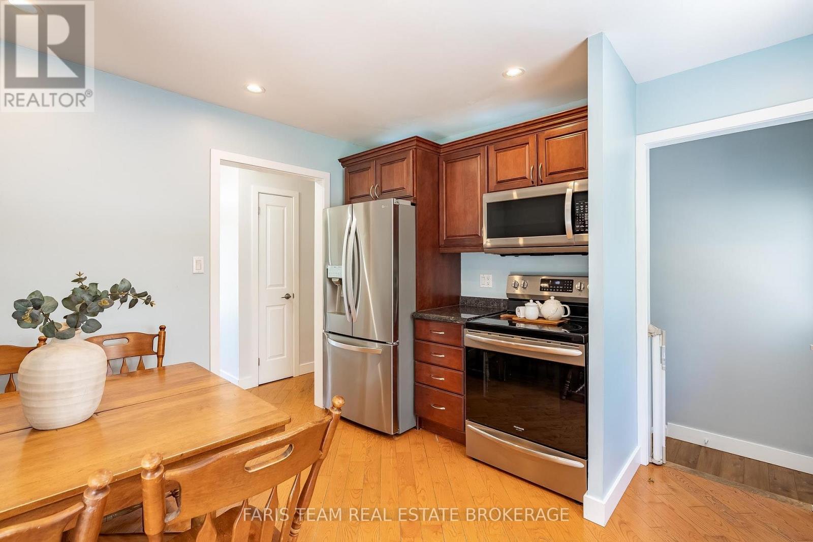 1041 Lebanon Drive, Innisfil, Ontario  L9S 2B7 - Photo 9 - N13628612