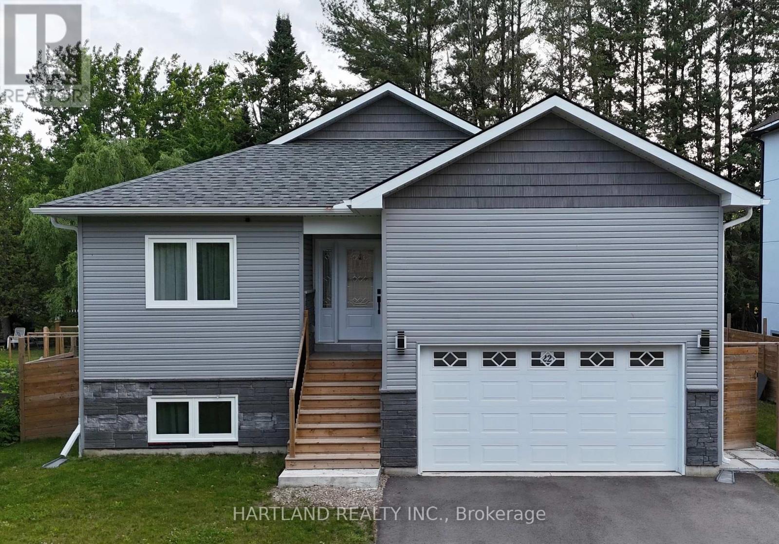 22 BERKELY STREET, Wasaga Beach, Ontario