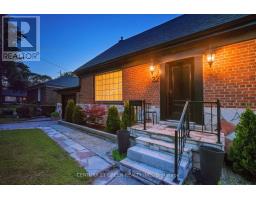 32 CASTLEBAR ROAD, Toronto, Ontario
