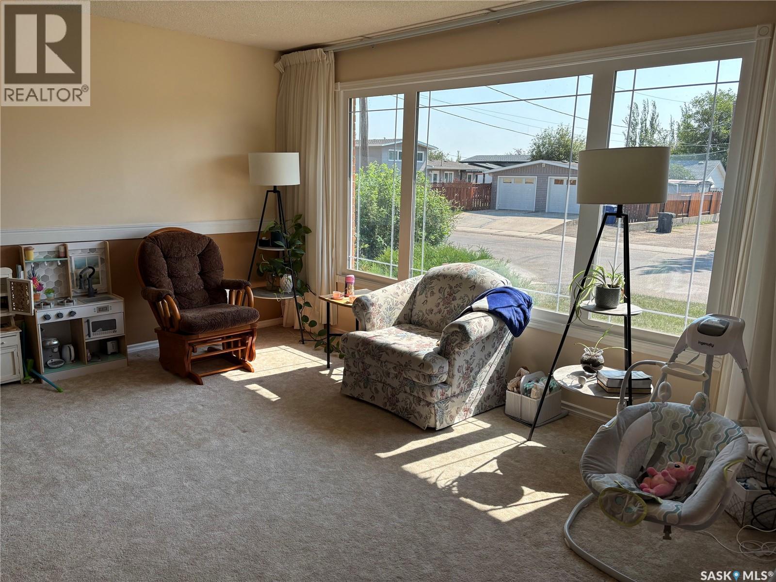 8 Whyte Place, Swift Current, Saskatchewan S9H 1P8 - Photo 11 - SK044281