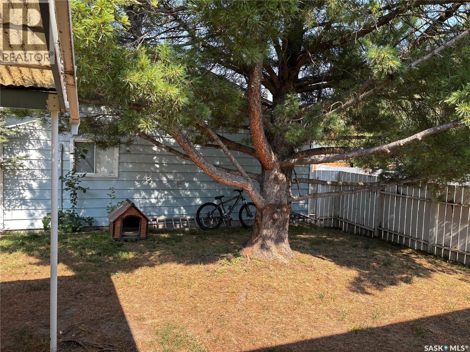8 Whyte Place, Swift Current, Saskatchewan S9H 1P8 - Photo 20 - SK044281