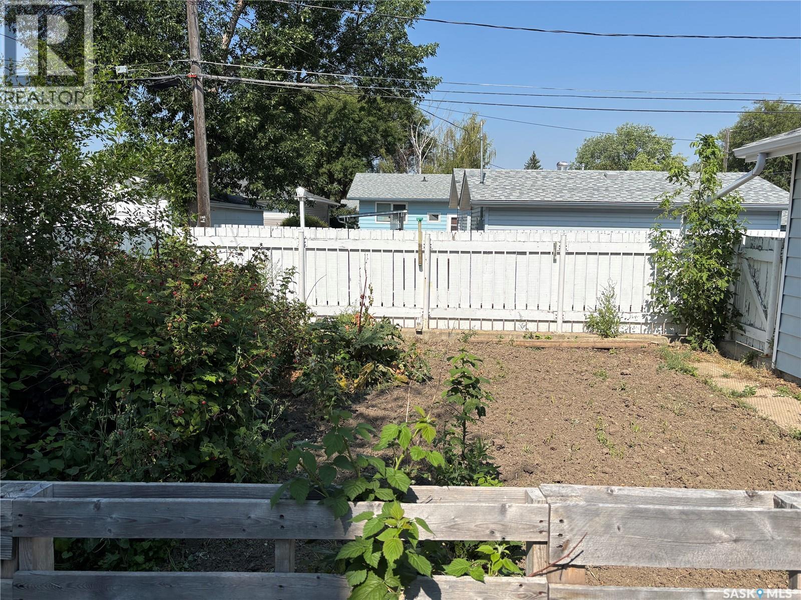 8 Whyte Place, Swift Current, Saskatchewan S9H 1P8 - Photo 22 - SK044281