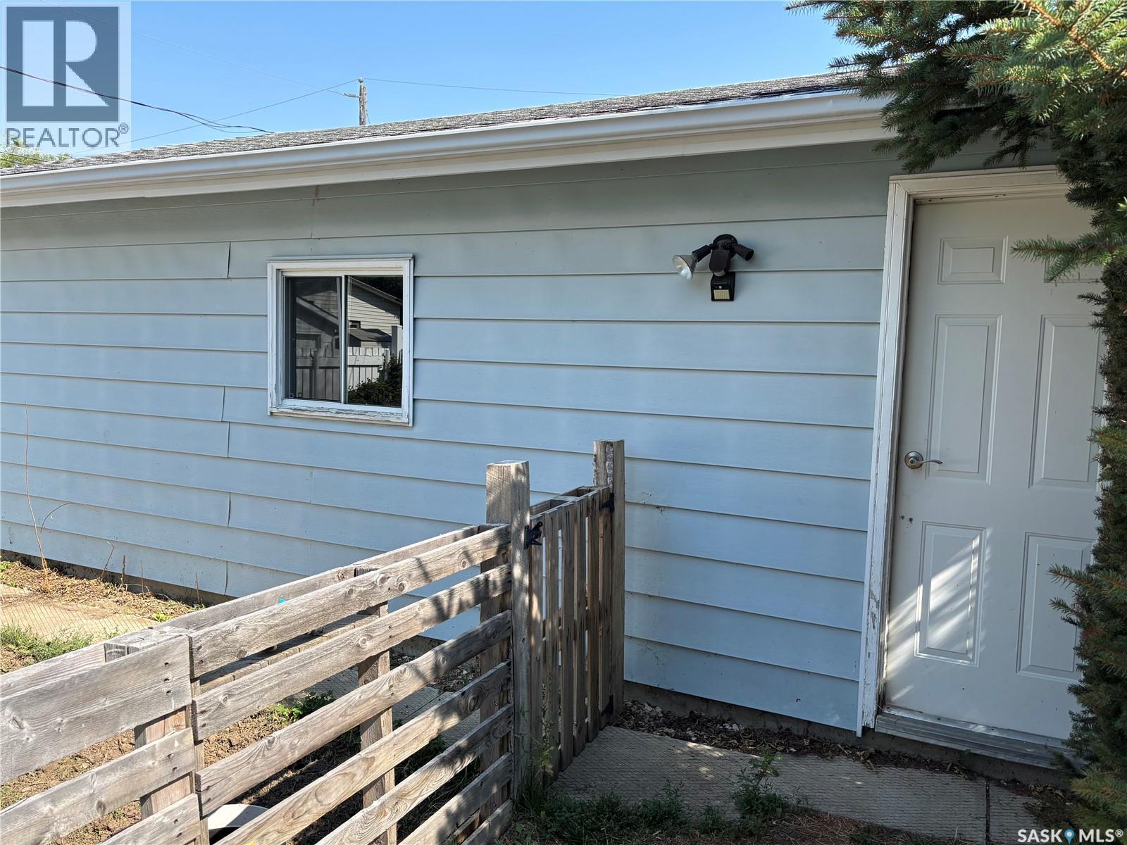 8 Whyte Place, Swift Current, Saskatchewan S9H 1P8 - Photo 23 - SK044281