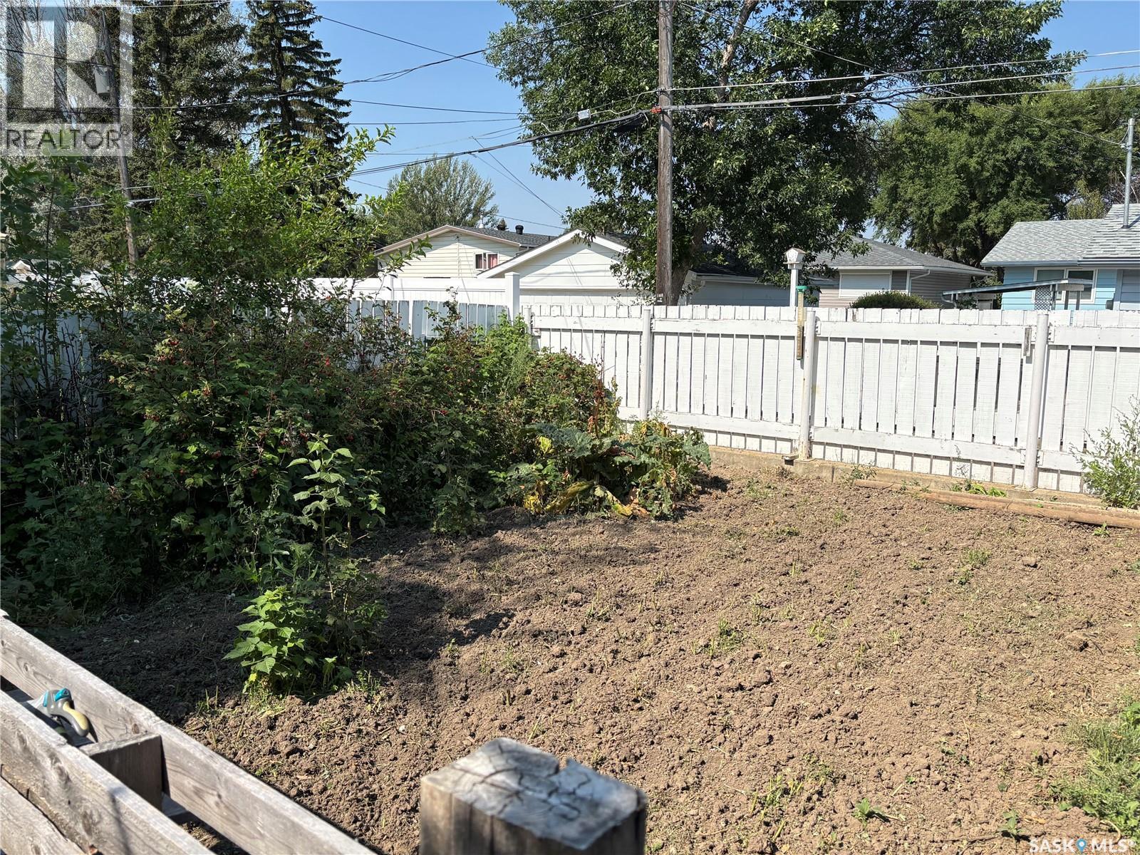 8 Whyte Place, Swift Current, Saskatchewan S9H 1P8 - Photo 26 - SK044281