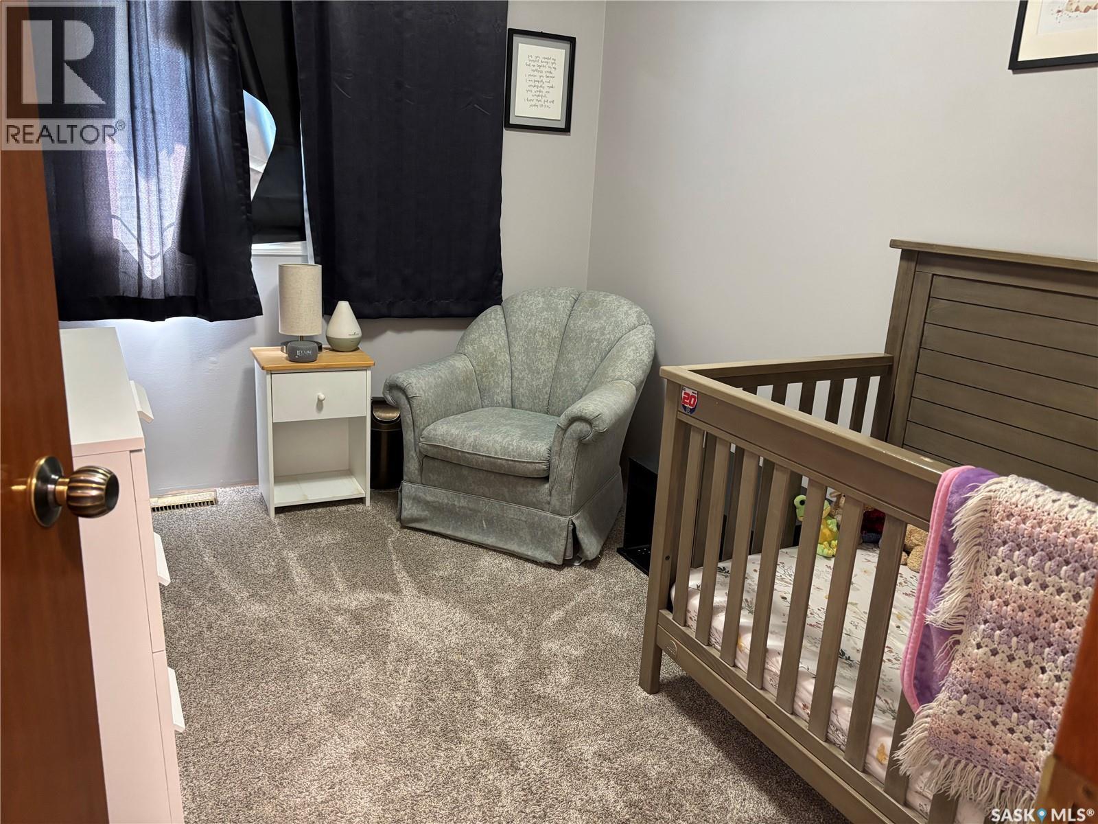 8 Whyte Place, Swift Current, Saskatchewan S9H 1P8 - Photo 5 - SK044281